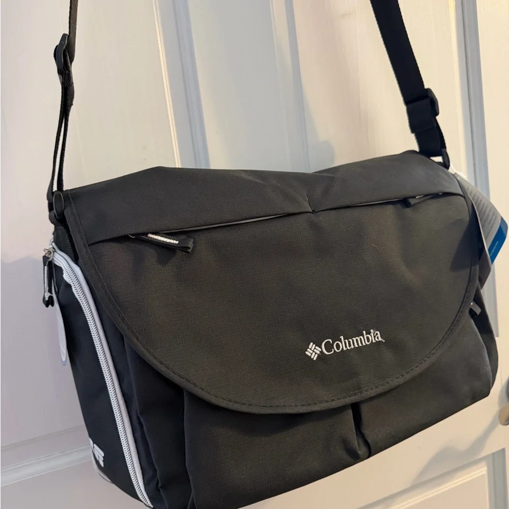 Columbia Diaper Bag with thermal bottle compartment large. Black